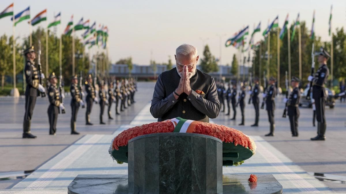 PM Modi lays a wreath at Yangi Park in Uzbekistan