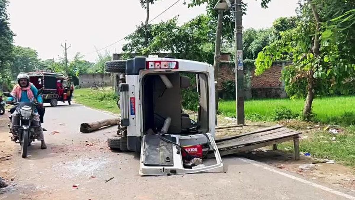 Police team attacked by angry villagers in Bihar’s Sitamarhi after husband of ward councillor shot dead by criminals