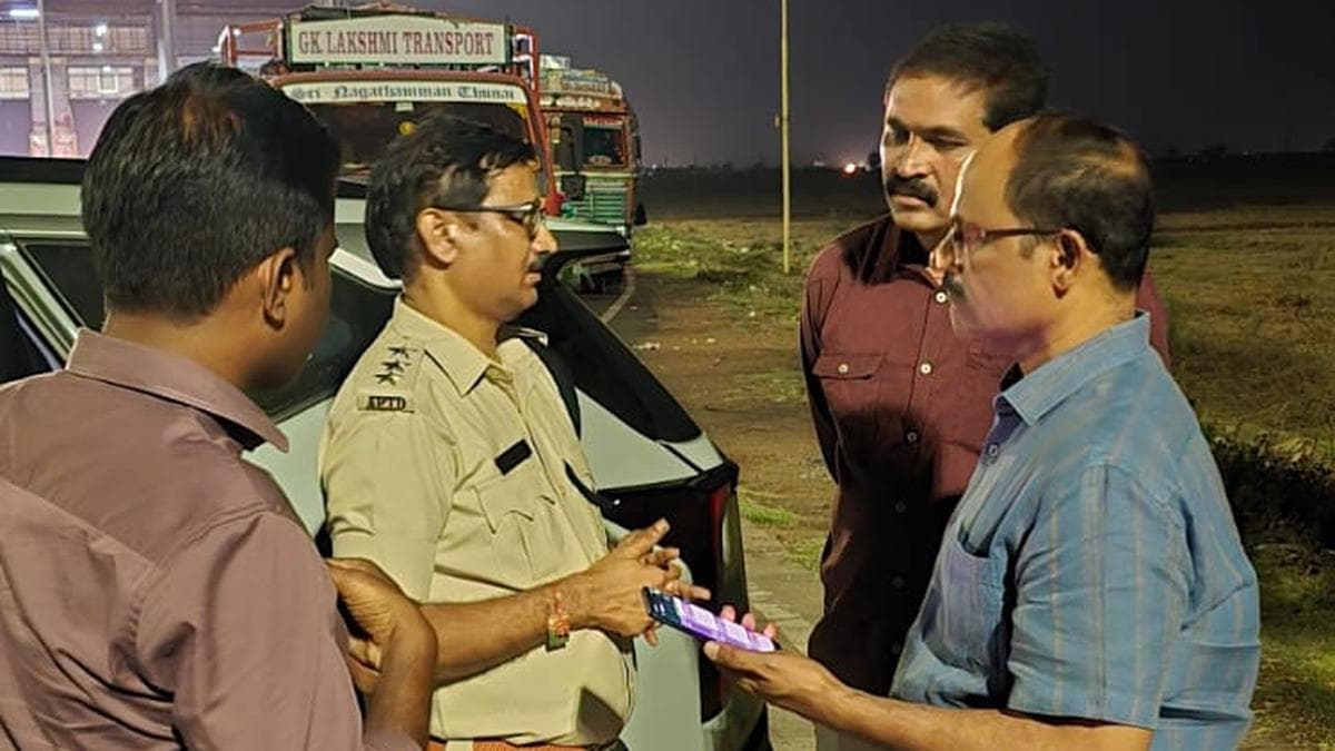 ACB raids Nellore toll plaza: ₹68,000 found by the roadside, ₹1.70 lakh in a car boot