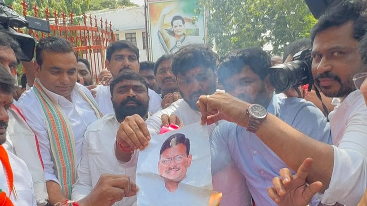 Congress burns effigy of BRS MLC Tata Madhusudhan, demands immediate dismissal from Telangana Council