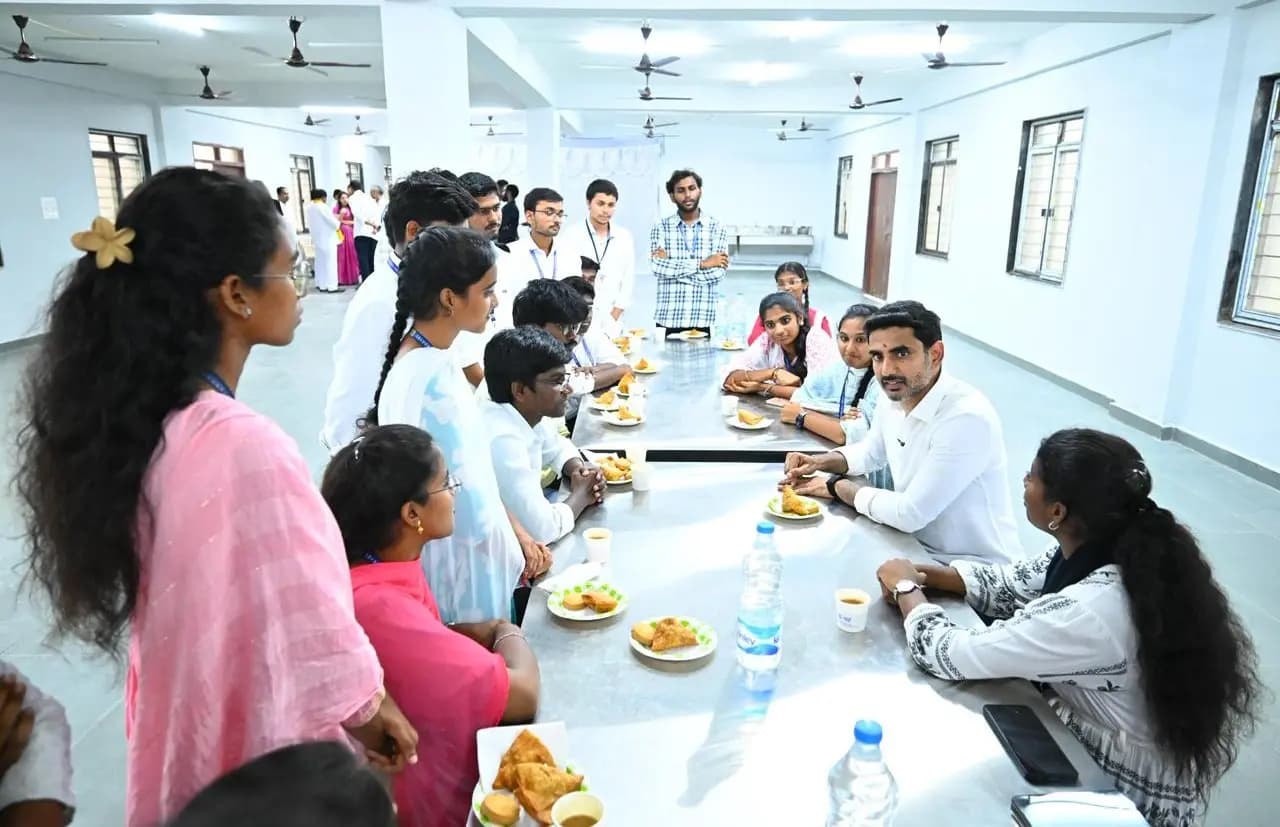 నరసరావుపేట JNTUలో నూతన హాస్టల్ భవనాలు ప్రారంభించిన నారా లోకేశ్