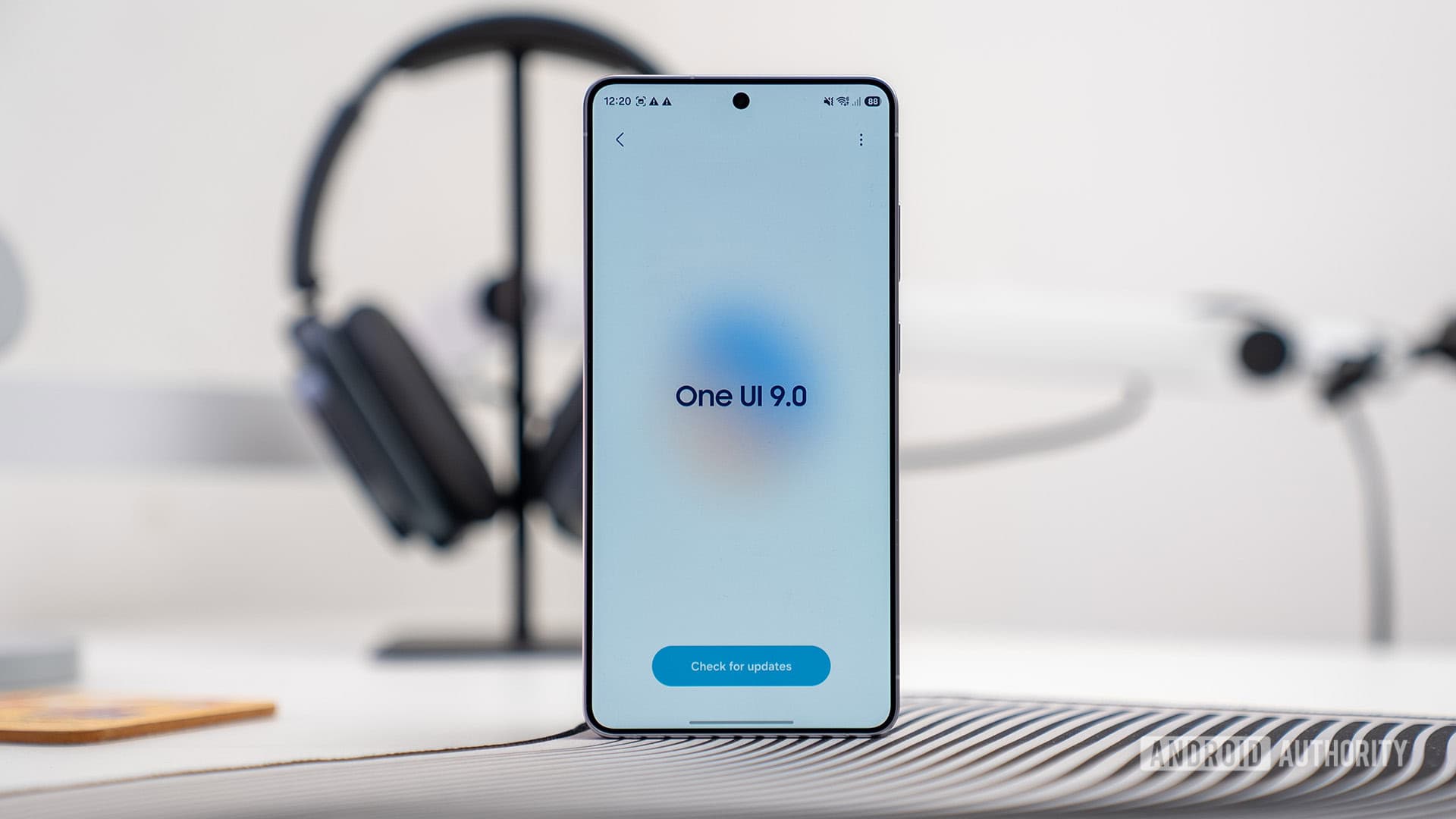 The Galaxy S26 may receive another One UI 9 beta after all