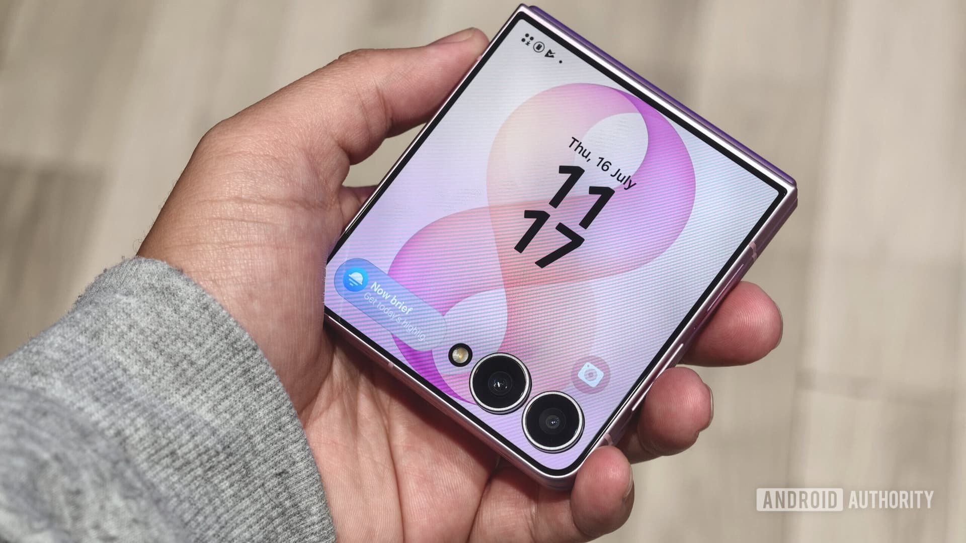 Samsung Galaxy Z Flip 8 gets its first big discount with $150 off