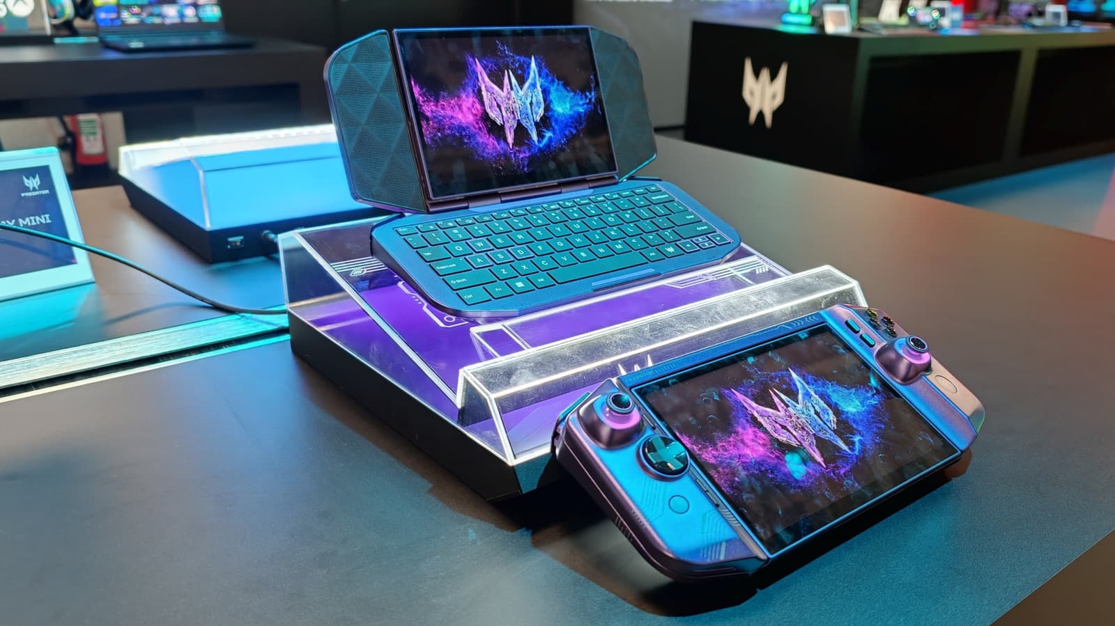 Acer Project DualPlay Mini concept hands-on: Flipping from powerful handheld to powerful tiny laptop