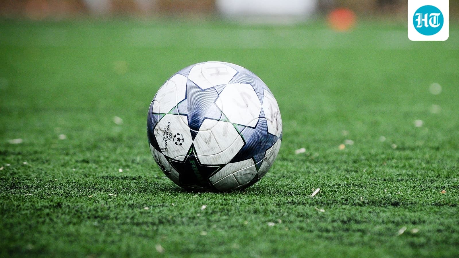 Saka strikes as flawless Arsenal punish troubled Villa