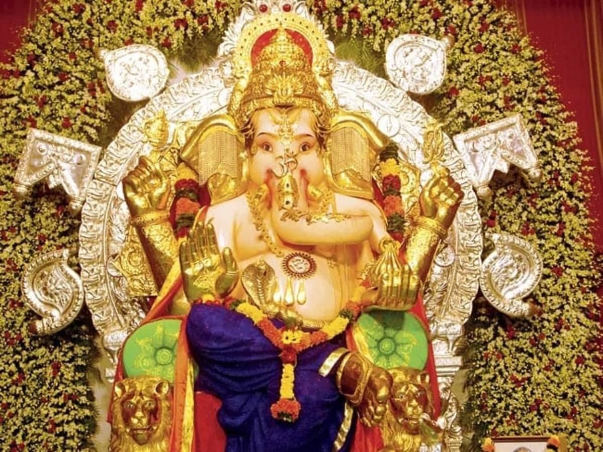 गणपति बप्पा के लिए 703 करोड़ का बीमा, मूर्ति को 66 किलो सोना-335 किलो चांदी से सजाने की तैयारी