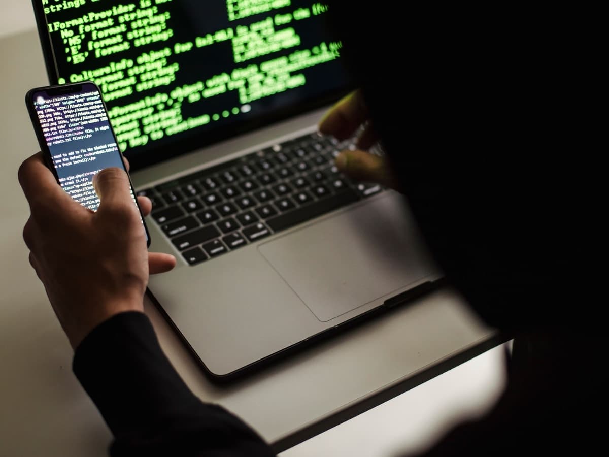 फोन में ये App करा रही है फ्रॉड, हो जाएं सतर्क; लोगों के खातों से लाखों गायब