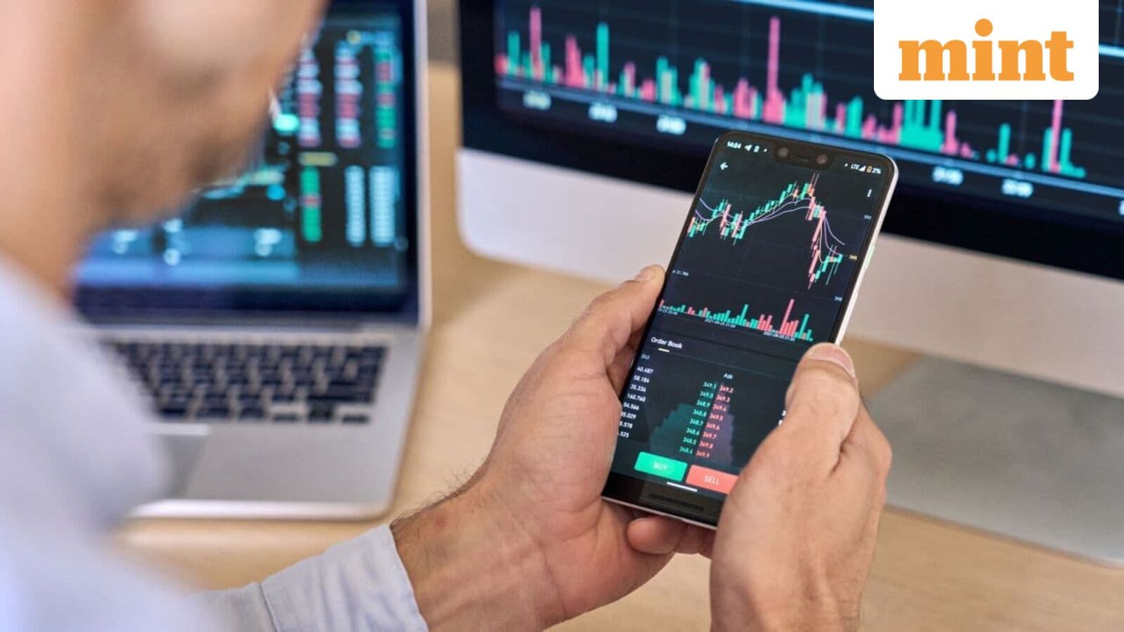 Investors flock to small, mid-cap funds, lured by strong recent gains