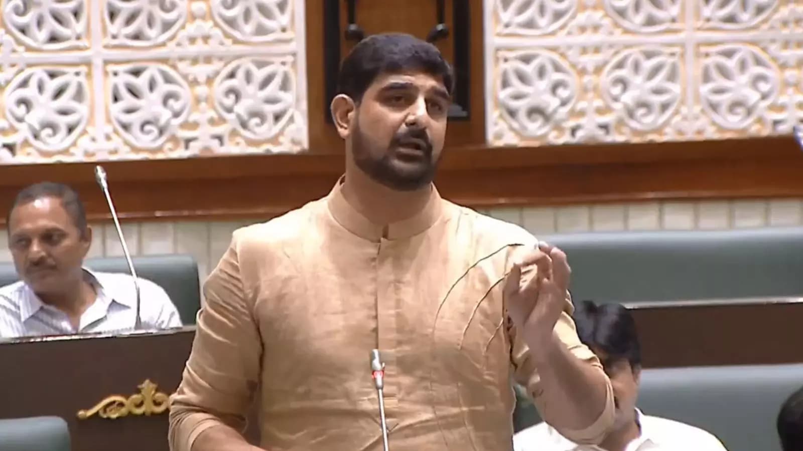 Padi Koushik Reddy : పాడి కౌశిక్ రెడ్డికి ఎథిక్స్ కమిటీ నోటీసులు