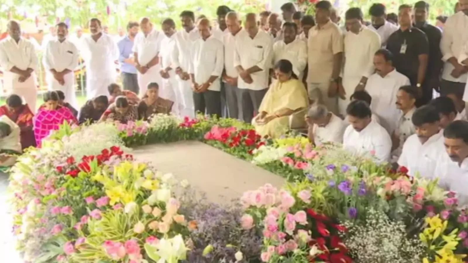 YS : నేడు వైఎస్ వర్ధంతి.. రాష్ట్రవ్యాప్తంగా కార్యక్రమాలు